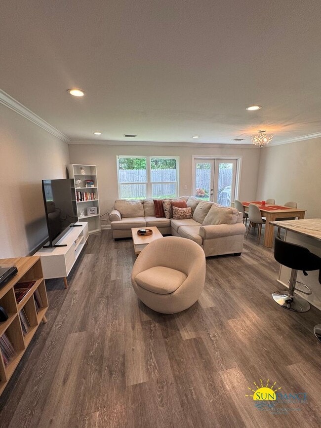 Building Photo - Beautiful 3BR/2.5BA Townhome inNiceville-Near Eglin AFB!