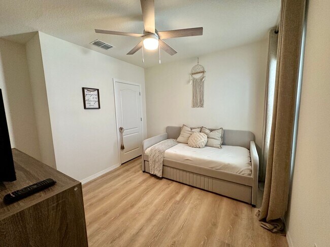 Building Photo - Now Available in Newest Up-and-Coming Neighborhood of Groveland