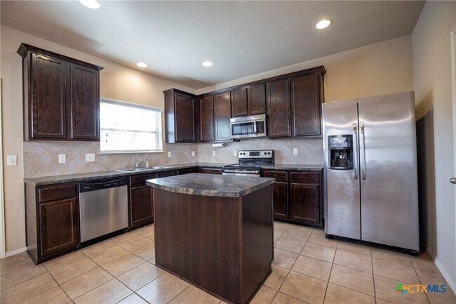 Building Photo - 433 Stonebrook Dr