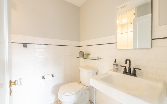 Building Photo - 1942 Boyer Ave E