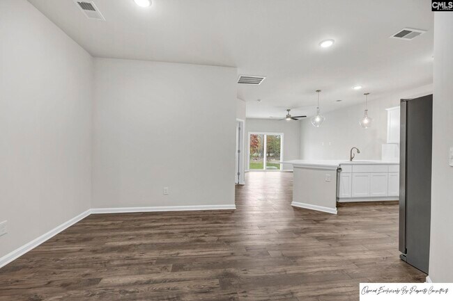 Building Photo - 223 Sunny Hl Dr