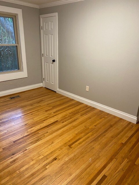 Building Photo - 209 43rd St S