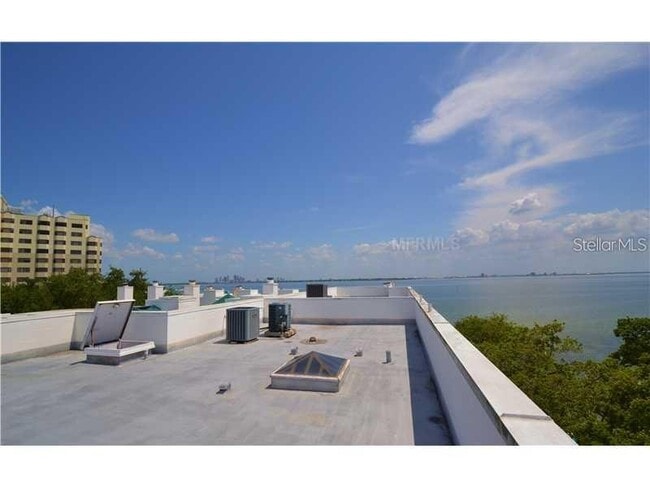 Building Photo - 4950 Bayshore Blvd