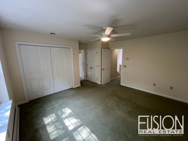Building Photo - Impeccably Maintained 3bd, 2 bth Stonington Circle Condo!