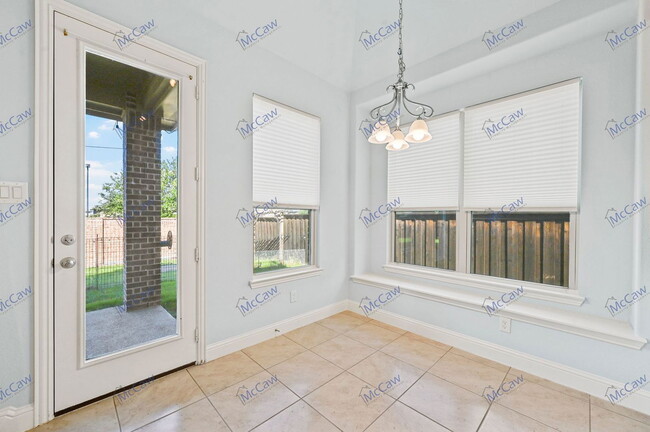 Building Photo - 5595 Lightfoot Ln
