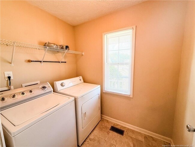 Building Photo - 4413 Scenic Pines Dr
