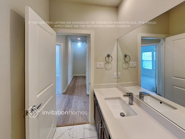 Building Photo - 10530 Executive Lake Dr