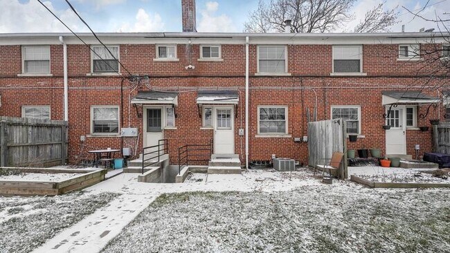 Building Photo - 1810 Northwest Ct