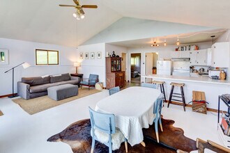 Building Photo - 3924 Hamden Hill Rd