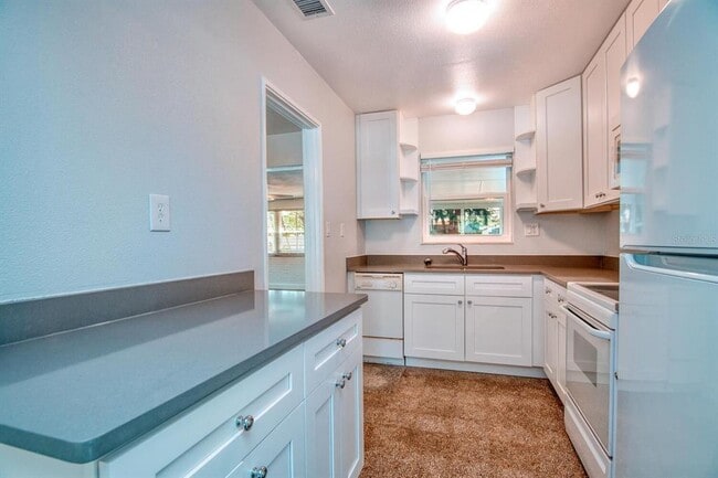 Building Photo - 4104 W Lawn Ave