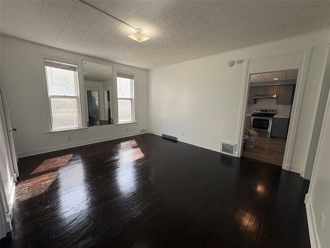 Building Photo - 86 Conklin Ave