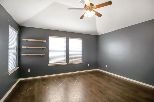 Building Photo - Charming 3 Bed 2 Bath With Office