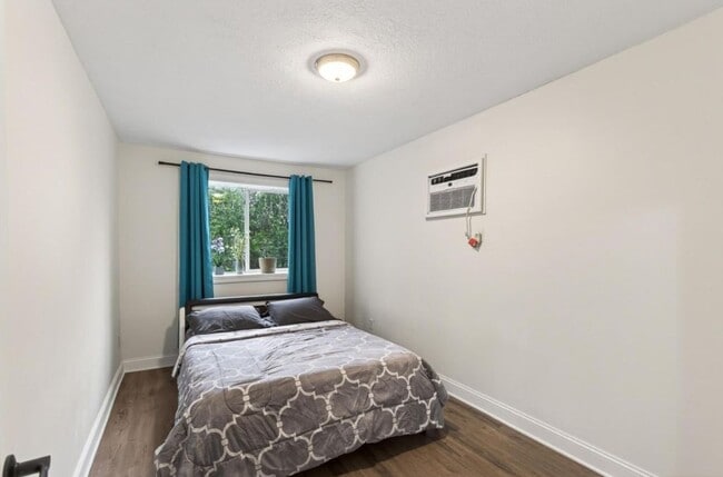 Building Photo - Newly Remodeled 2Bed 1Bath Townhome in Prior Lake!