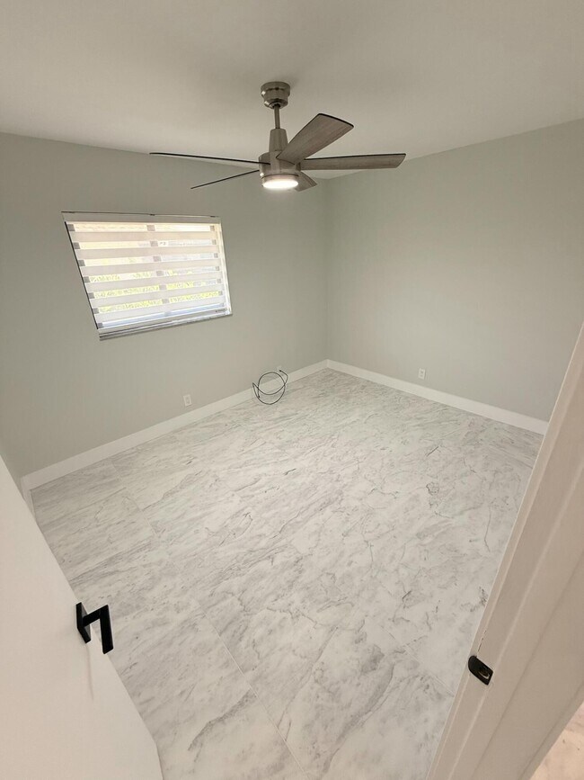 Building Photo - 4760 NW 5th Ln