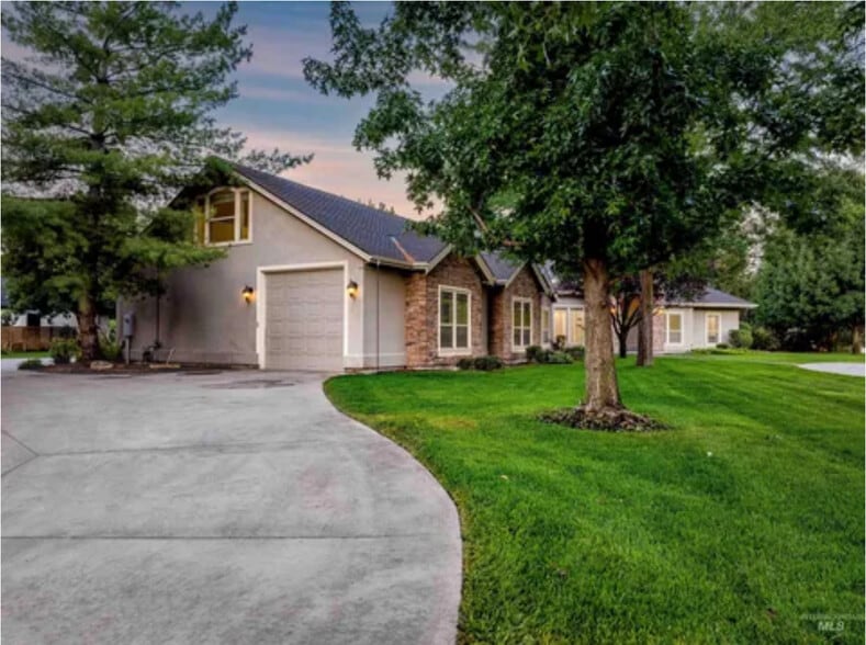 Building Photo - 103 S Alder Ln