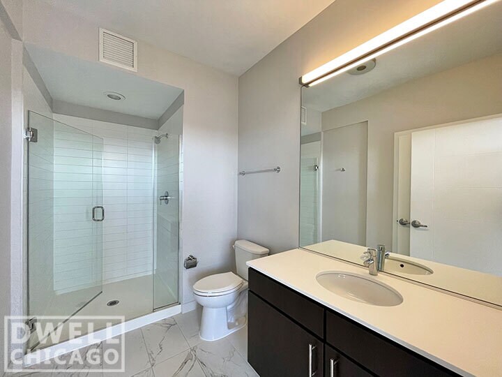 Building Photo - 776 W Quincy St