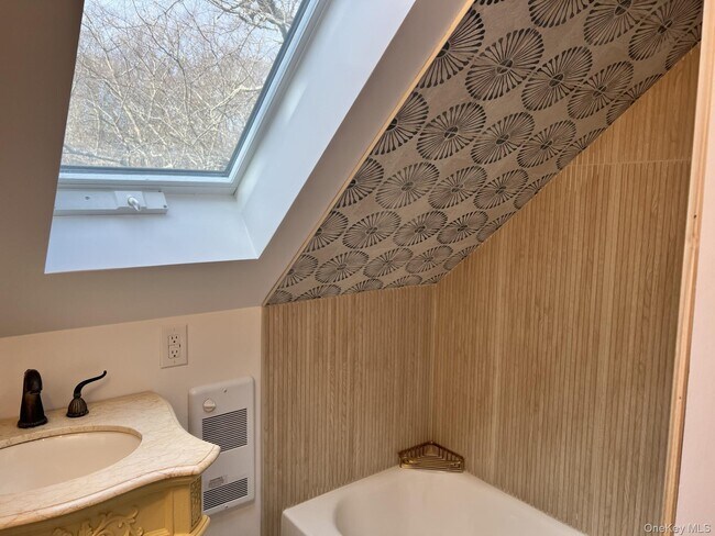 Building Photo - 24 Lindner Pl