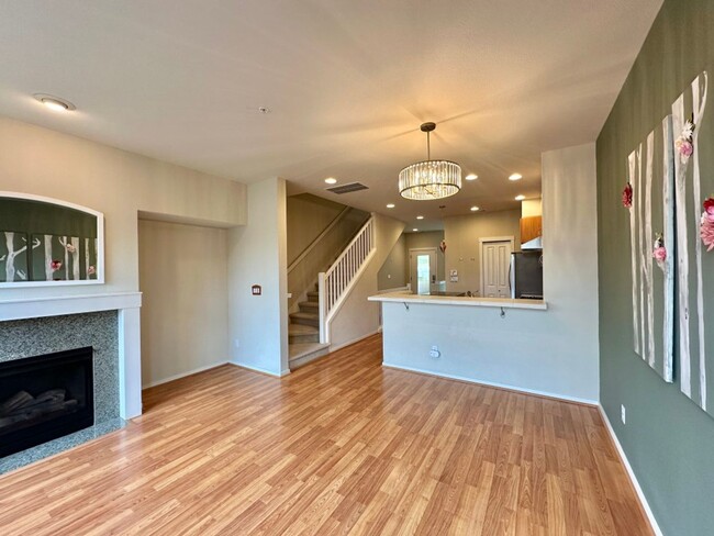 Building Photo - 2Bd/1.75Ba Issaquah Townhouse