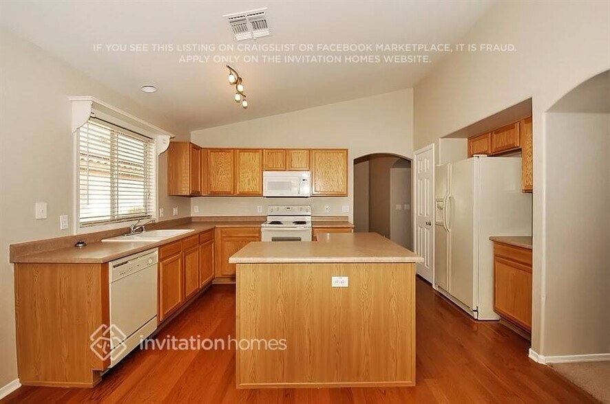 Building Photo - 12230 W Aster Dr
