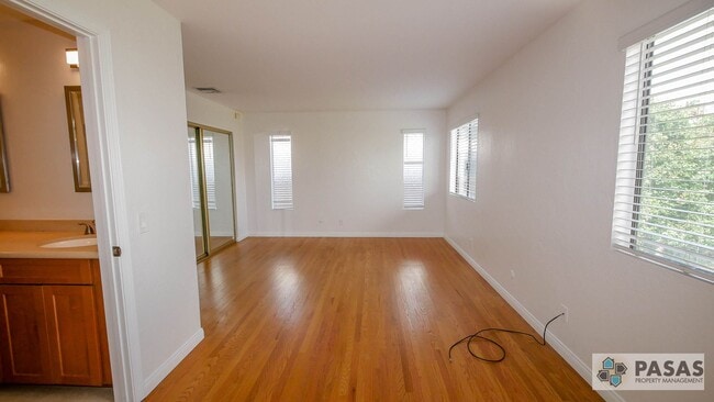 Building Photo - OPEN HOUSE, NOV. 24th at 2 pm - Downtown/Harbor Views!