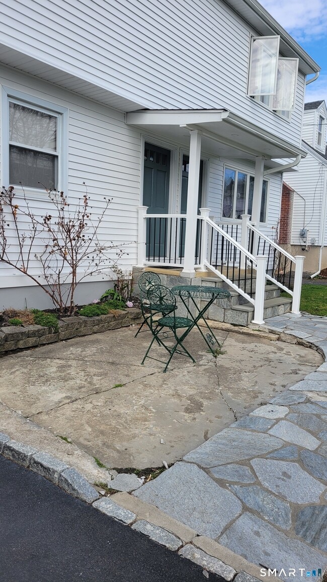 Building Photo - 27 Hyatt Ave