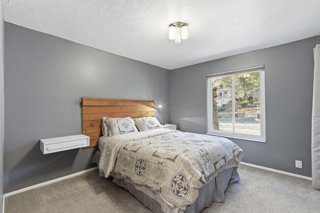 Building Photo - 8682 Alpen Cir