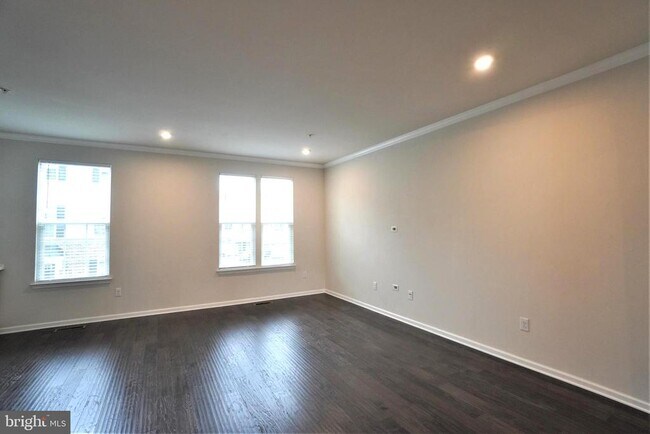 Building Photo - 125 Dragon Dr