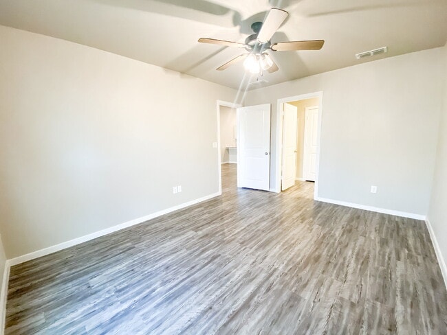 Building Photo - Adorable, 3/2/1 duplex in North Lubbock!