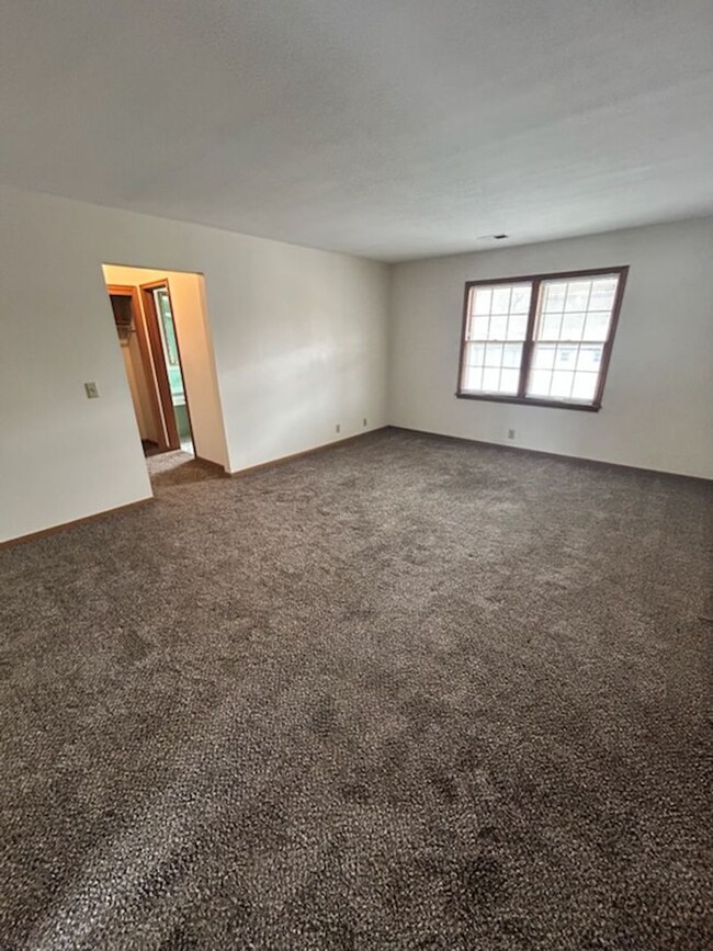 Building Photo - Beautiful 2 Bedroom Apartment in the heart...