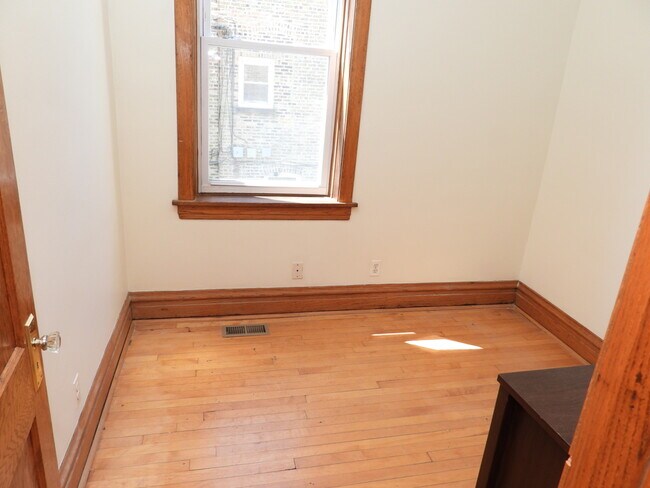 Building Photo - 5119 W Pensacola Ave