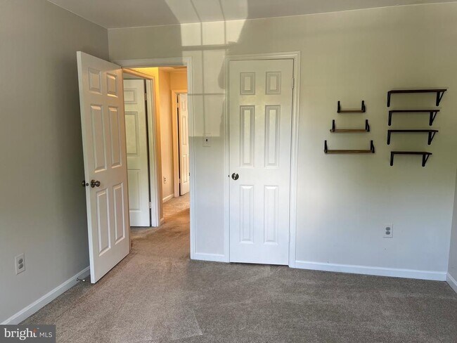 Building Photo - 7384 Jiri Woods Ct