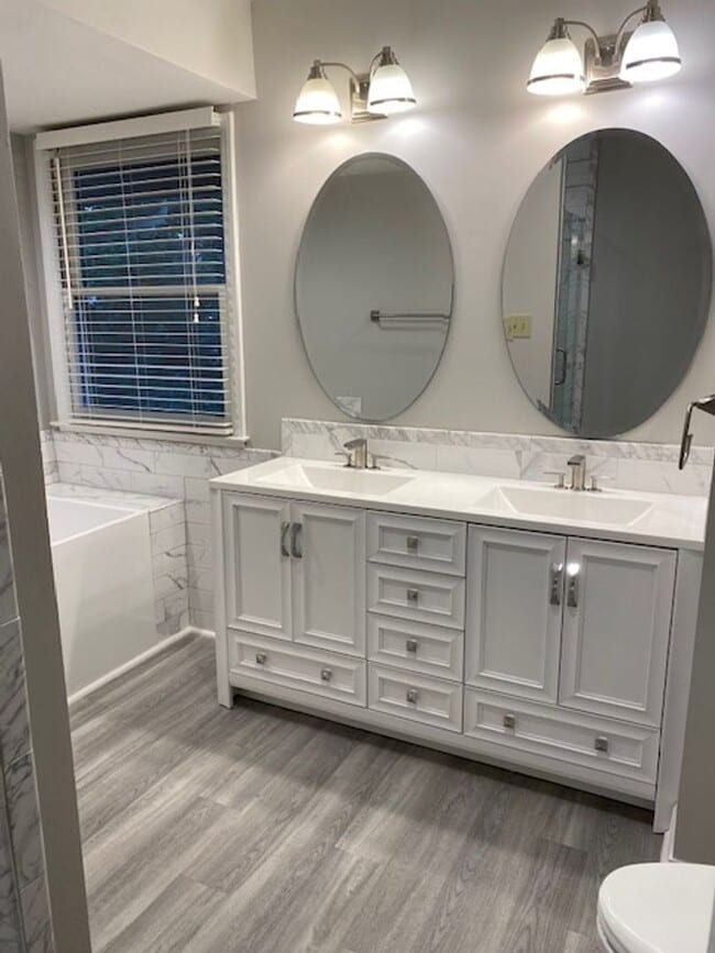 Building Photo - Popular Kirkwood Neighborhood!  3 bed, 2 bath, One Level Living!!