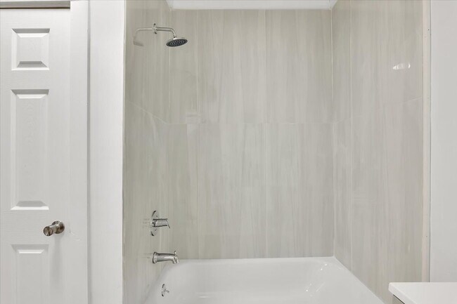 Building Photo - "Spacious 3-Bed Home at 57 1/2 Saratoga Av...