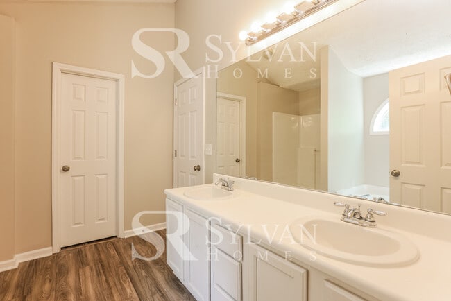 Building Photo - At Last, This Is What You Have Been Searching For!