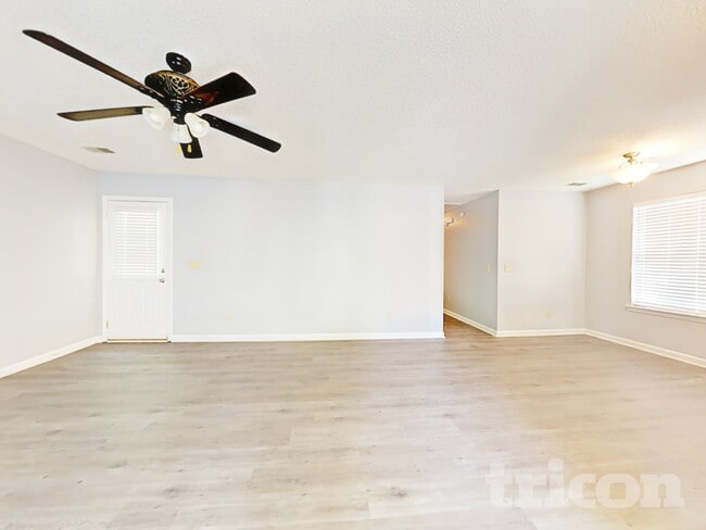 Building Photo - 22 Kingsway Rd