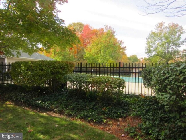 Building Photo - 14 Versailles Ct