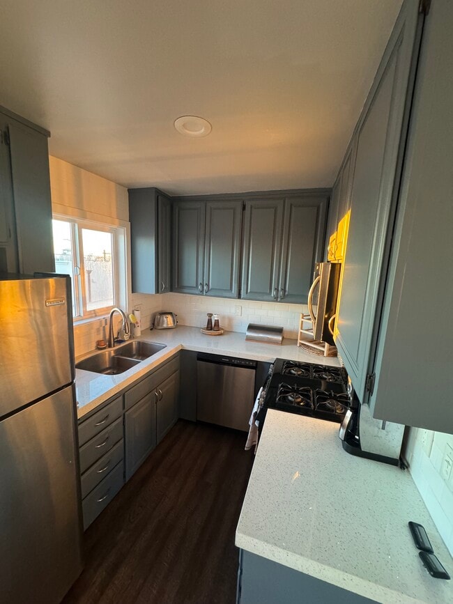 Building Photo - 137 27th St