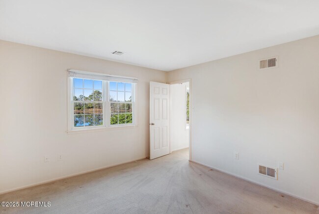 Building Photo - 405 Lexington Dr