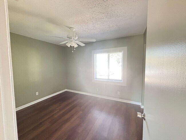 Building Photo - PET-FRIENDLY, THREE-BEDROOM IN SURFSIDE BEACH'S CAROPINES COMMUNITY IS AVAILABLE NOW!