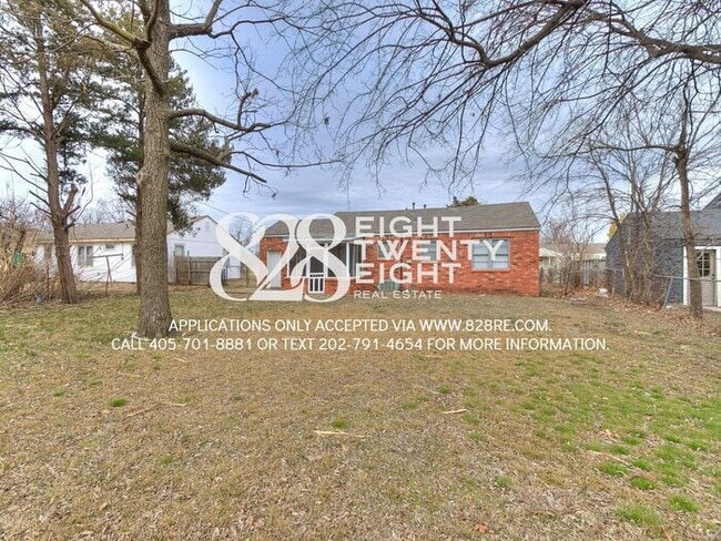 Building Photo - Cozy 2 Bed/1 Bath Single Family Brick Home...