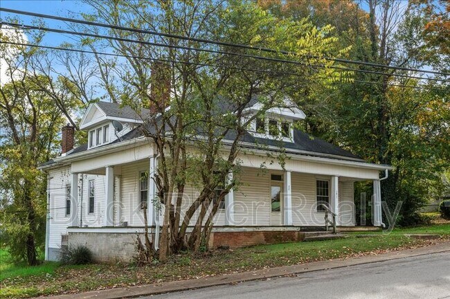 Building Photo - 1603 Highland Ave