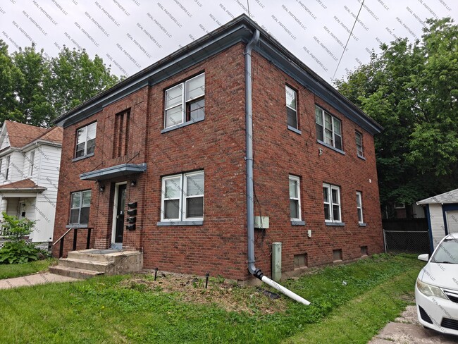 Building Photo - 417 W 14th St