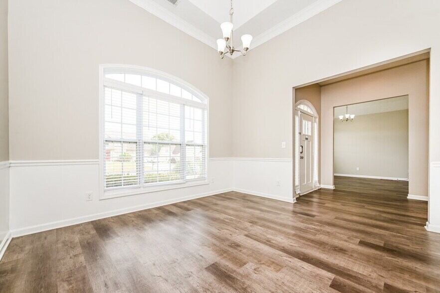 Building Photo - 9025 Aldbury Dr