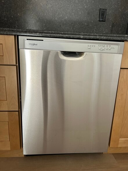 Building Photo - 711 15th Ave NW