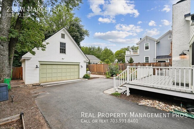 Building Photo - 239 W Market St-