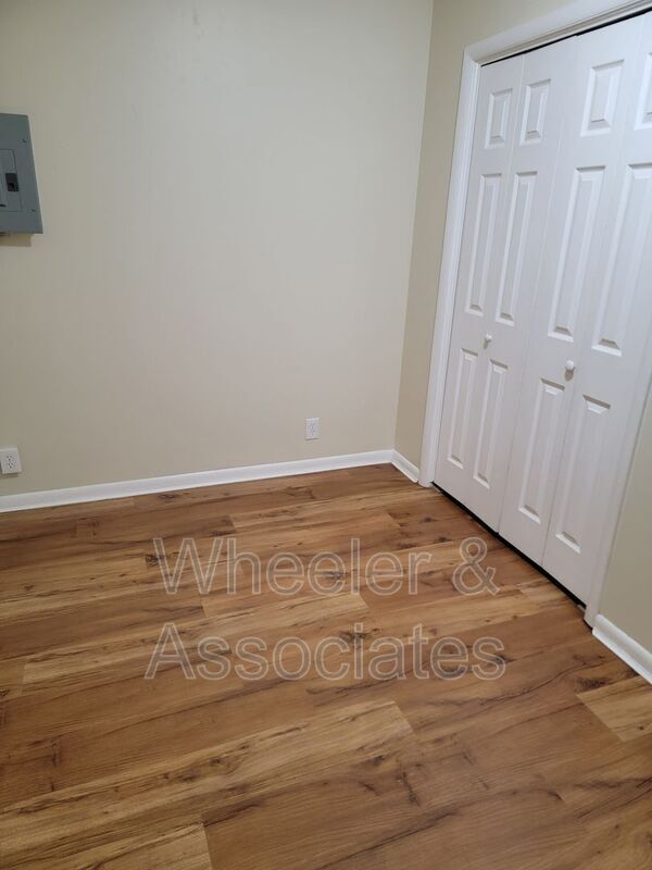 Building Photo - 1071 Sullivan Dr