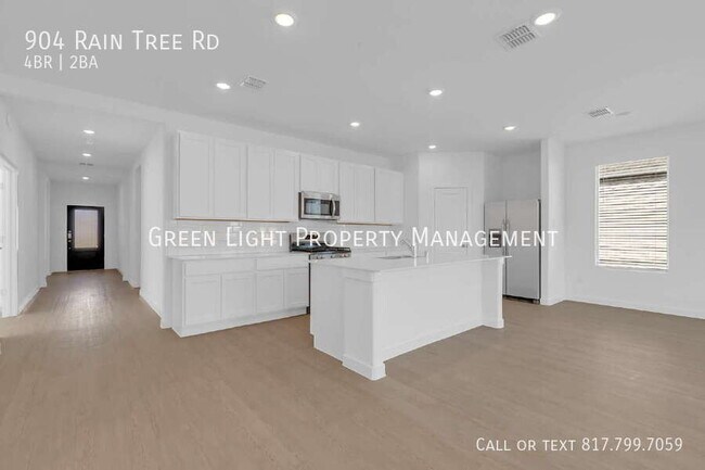 Building Photo - 904 Raintree Rd