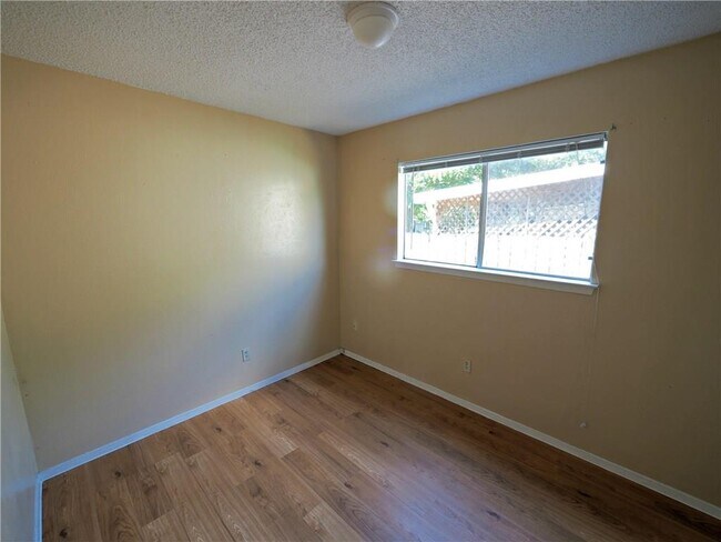 Building Photo - 1503 Meadows Dr