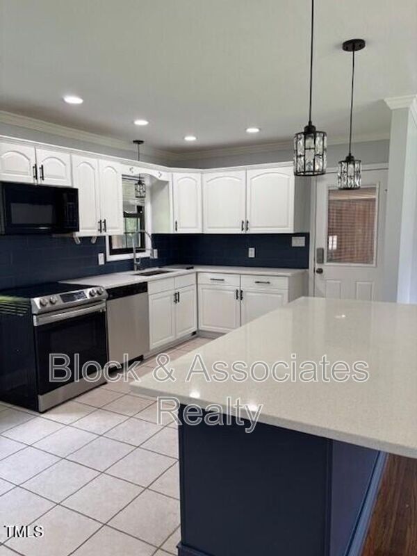 Building Photo - 710 Wakeland Dr