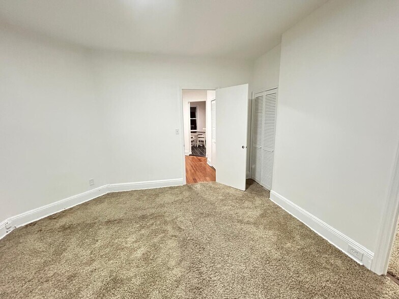 Building Photo - 318 71st St